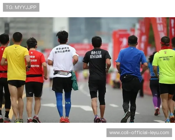 泪目！父亲推着脑瘫儿子跑完100场马拉松，爸爸带残疾儿子跑马拉松的电影